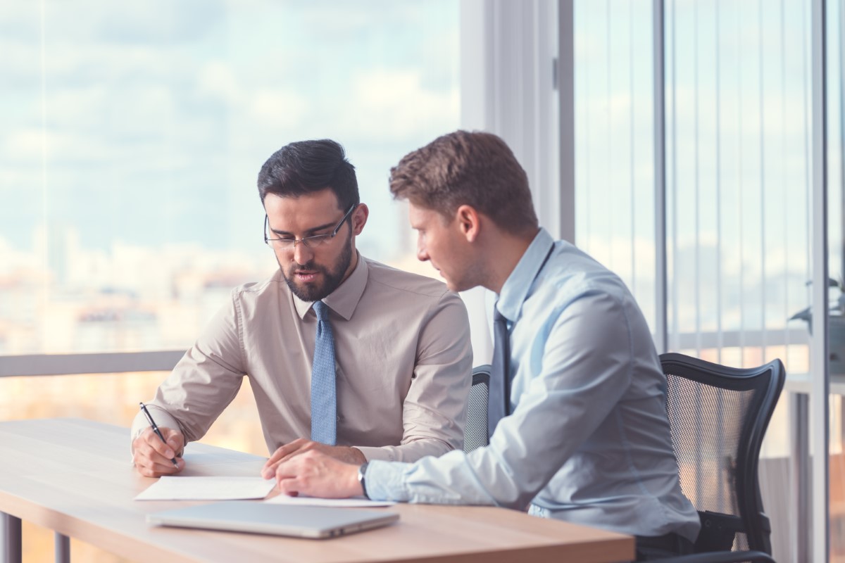 business people signing a contract H4VJKRS