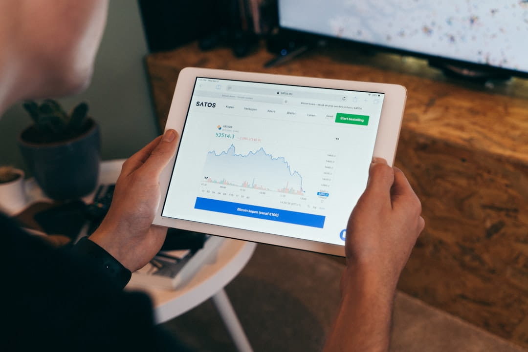 Google Mijn Bedrijf dashboard op een tablet met zichtbare statistieken